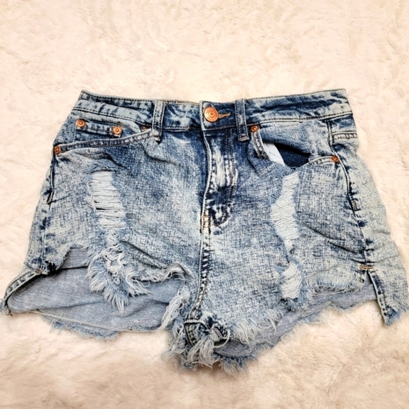 Almost Famous highrise acid wash jean shorts. - Picture 13 of 13